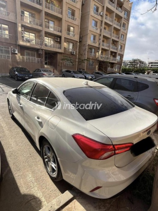 Ford Focus 2022 Beige Automatic Used for Sale in Madinaty - 3