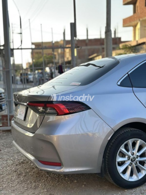 Toyota Corolla 2022 Silver Automatic Used for Sale in Sharqia - 9