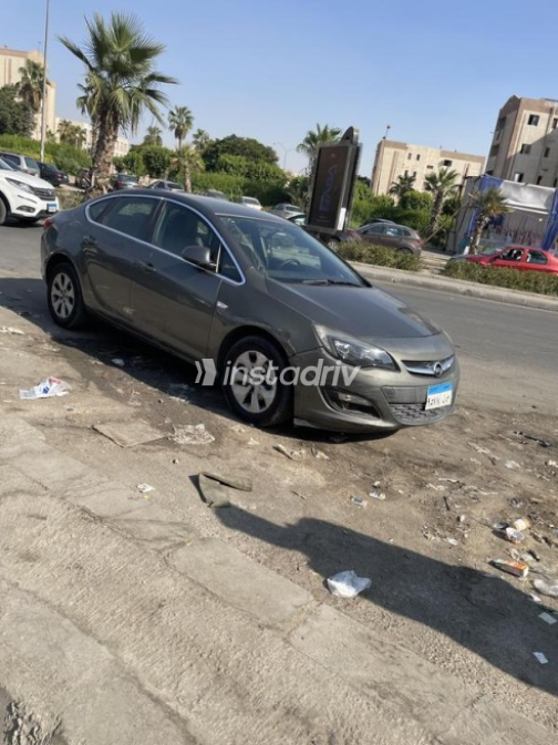 اوبل أسترا 2020 رمادي غامق أوتوماتيك مستعملة للبيع في 6 أكتوبر - 2