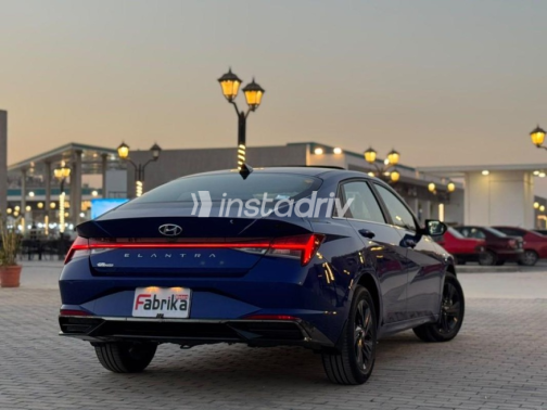 Hyundai Elantra 2021 Dark Blue Automatic Used for Sale in Nasr city - 4