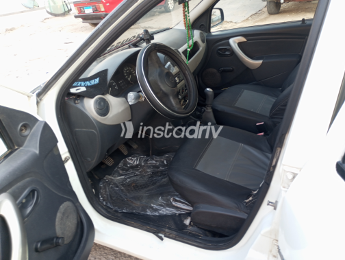 Renault Logan 2010 White Manual Used for Sale in Greater Cairo ( Cairo + Giza) - 2