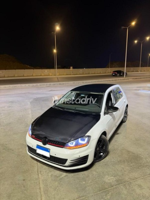 Volkswagen Golf 7 2014 White Automatic Used for Sale in Cairo - 3