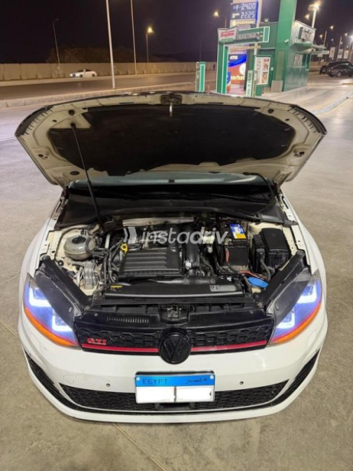 Volkswagen Golf 7 2014 White Automatic Used for Sale in Cairo - 6