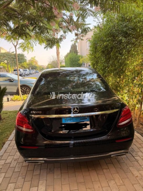 مرسيدس E 200 2020 أسود أوتوماتيك مستعملة للبيع في مدينة الشيخ زايد - 2