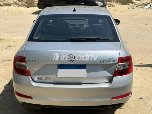 سكودا اوكتافيا A7 2014 فضي أوتوماتيك مستعملة للبيع في القاهرة - 4
