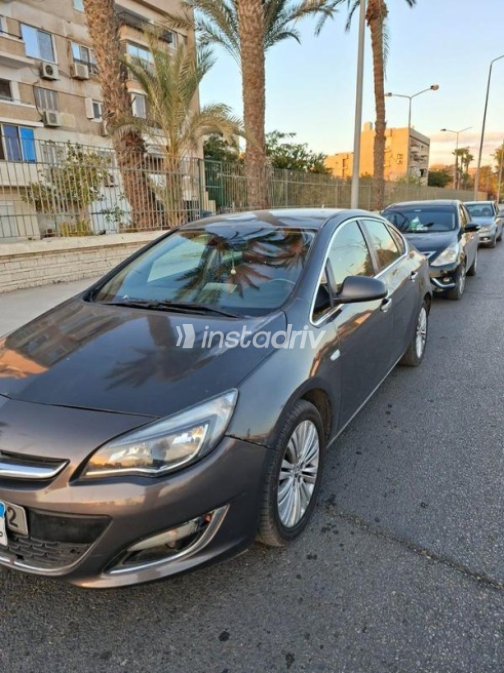 اوبل أسترا 2015 رمادي أوتوماتيك مستعملة للبيع في الإسماعيلية - 4
