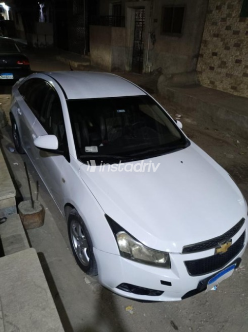 Chevrolet Cruze 2010 White Automatic Used for Sale in Ismailia - 2