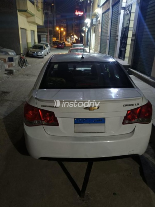 Chevrolet Cruze 2010 White Automatic Used for Sale in Ismailia - 3