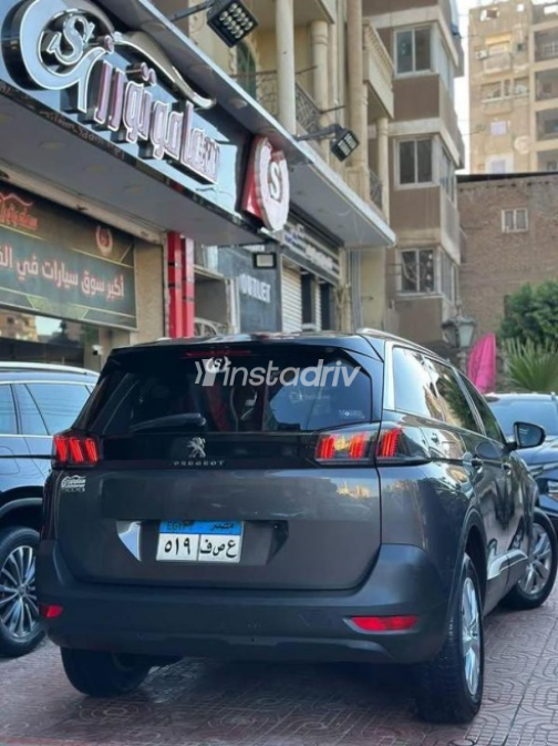 Peugeot 5008 2022 Gray Automatic Used for Sale in Faiyum - 2