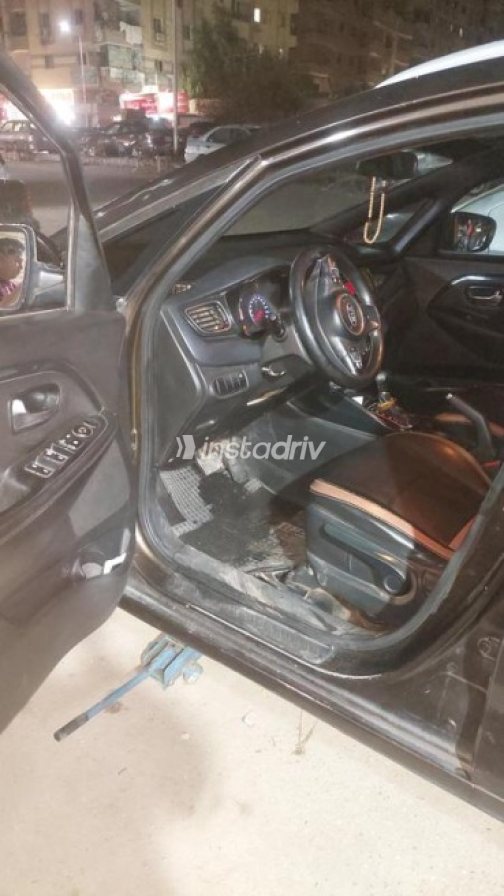 Kia Carens 2015 Mocha Automatic Used for Sale in Greater Cairo ( Cairo + Giza) - 3