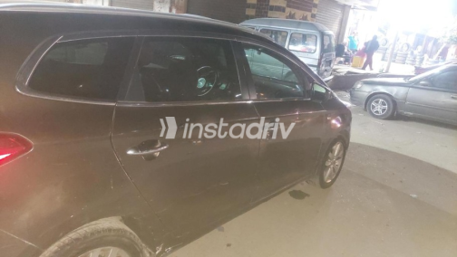 Kia Carens 2015 Mocha Automatic Used for Sale in Greater Cairo ( Cairo + Giza) - 8