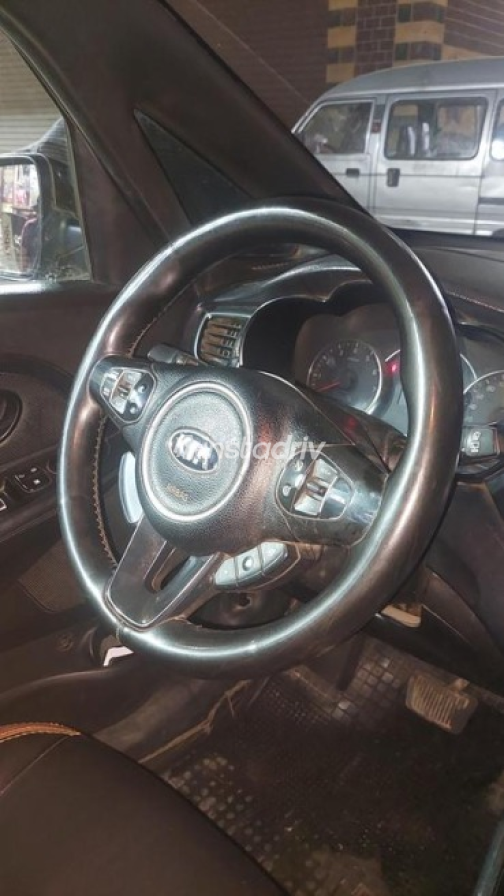 Kia Carens 2015 Mocha Automatic Used for Sale in Greater Cairo ( Cairo + Giza) - 9
