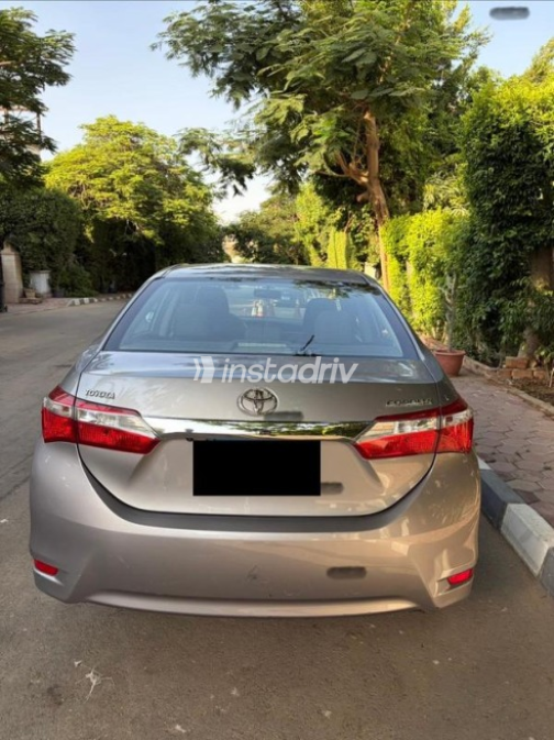 Toyota Corolla 2019 Silver Automatic Used for Sale in Cairo - 2