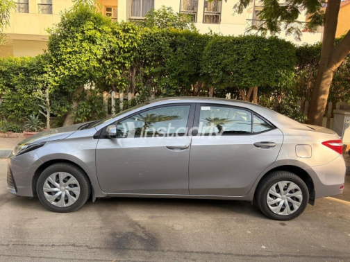 Toyota Corolla 2019 Silver Automatic Used for Sale in Cairo - 3
