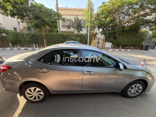 Toyota Corolla 2019 Silver Automatic Used for Sale in Cairo - 4