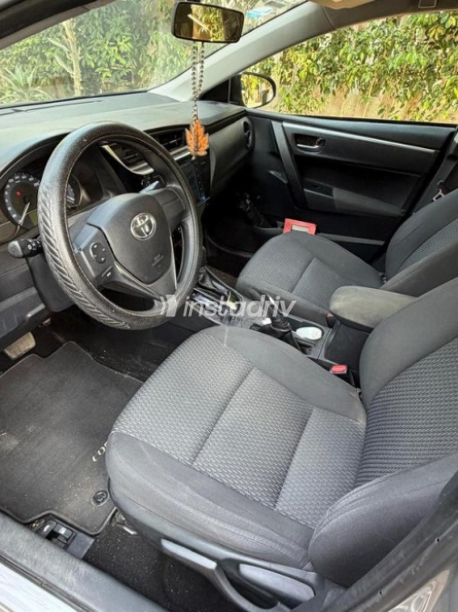 Toyota Corolla 2019 Silver Automatic Used for Sale in Cairo - 5