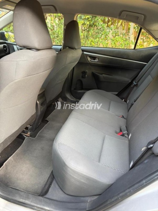 Toyota Corolla 2019 Silver Automatic Used for Sale in Cairo - 6
