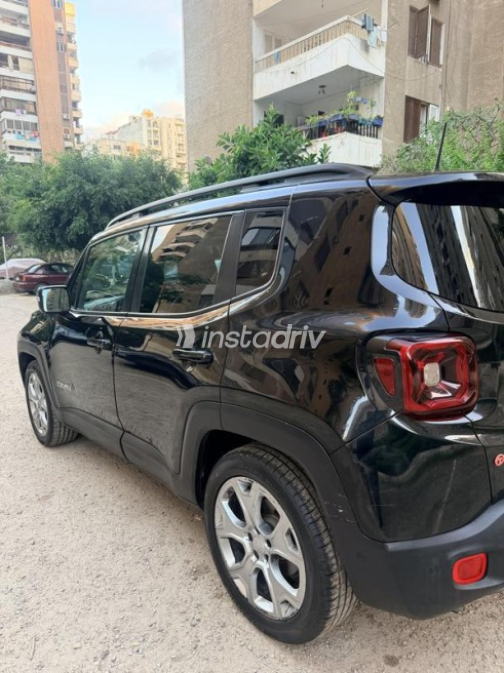 جيب رينيجيد 2020 أسود أوتوماتيك مستعملة للبيع في القاهرة الكبرى ( القاهرة - الجيزة) - 6