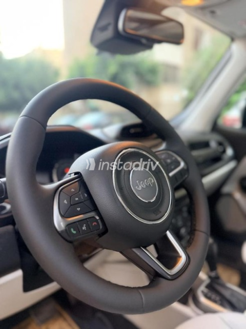 جيب رينيجيد 2020 أسود أوتوماتيك مستعملة للبيع في القاهرة الكبرى ( القاهرة - الجيزة) - 9