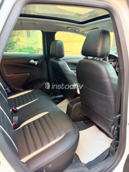 Opel Crossland 2022 White Automatic Used for Sale in Greater Cairo ( Cairo + Giza) - 9