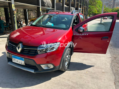 Renault Sandero Step Way 2021 Red Automatic Used for Sale in Greater Cairo ( Cairo + Giza) - 9