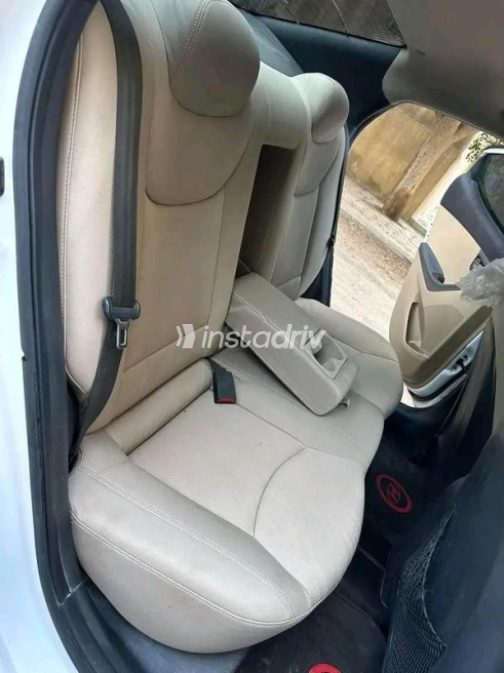 Hyundai Elantra MD 2013 White Automatic Used for Sale in Cairo - 8