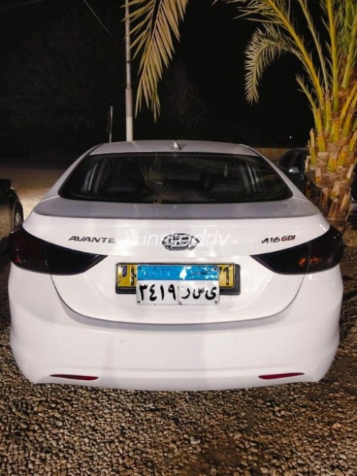 Hyundai Avante 2012 White Automatic Used for Sale in Beni Suef - 3