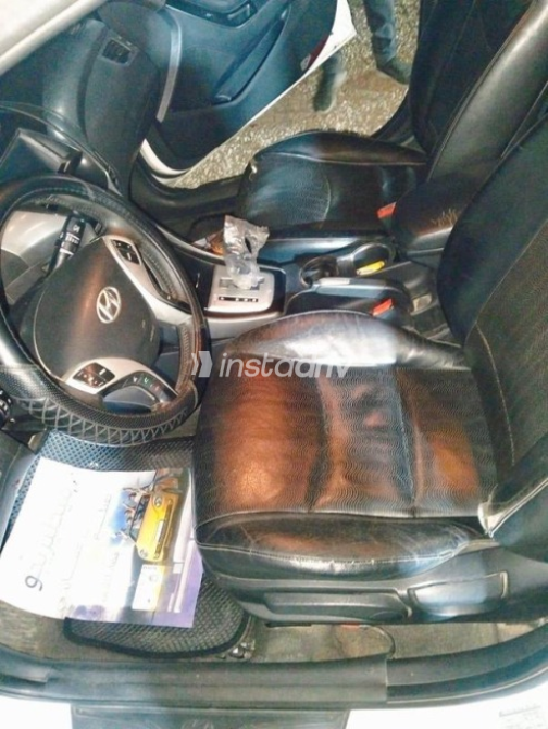Hyundai Avante 2012 White Automatic Used for Sale in Beni Suef - 4
