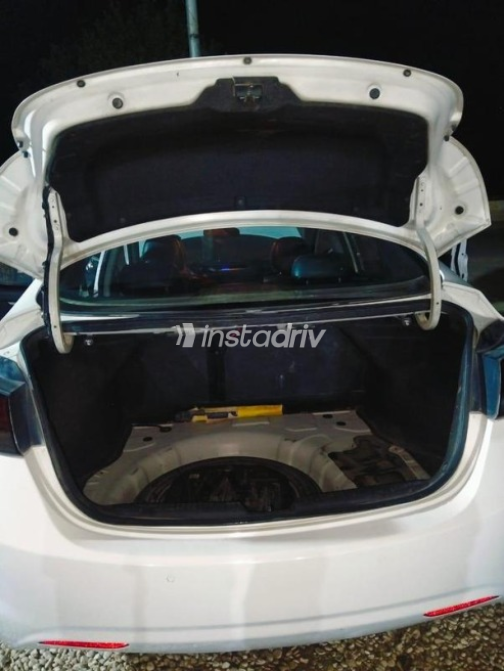 Hyundai Avante 2012 White Automatic Used for Sale in Beni Suef - 5