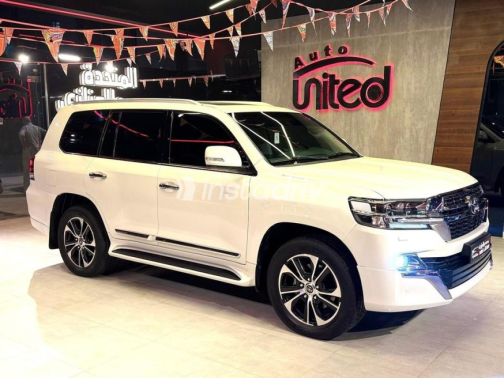 Toyota Land Cruiser 2021 White Automatic Used for Sale in Cairo - 2