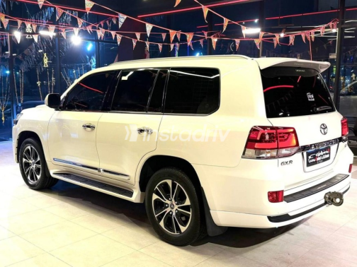 Toyota Land Cruiser 2021 White Automatic Used for Sale in Cairo - 6