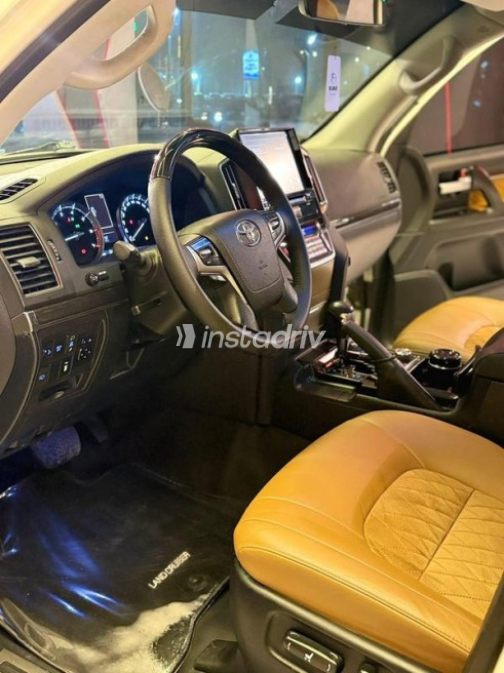 Toyota Land Cruiser 2021 White Automatic Used for Sale in Cairo - 9