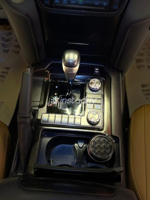 Toyota Land Cruiser 2021 White Automatic Used for Sale in Cairo - 10
