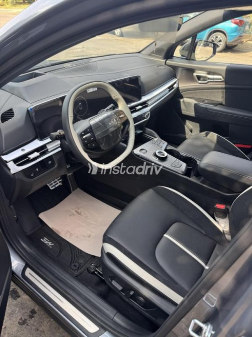 Kia Sportage 2026 Silver Automatic Used for Sale in Sheikh Zayed City - 3