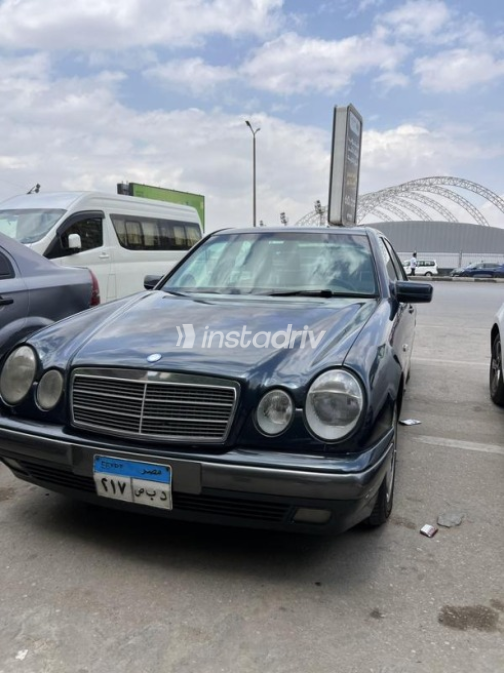مرسيدس E 200 1998 أزرق غامق أوتوماتيك مستعملة للبيع في القاهرة - 2