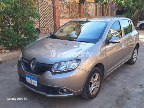 Renault Sandero 2016 Gray Automatic Used for Sale in Maadi - 3
