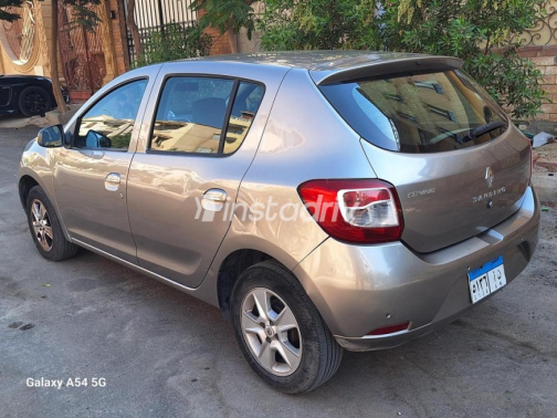 Renault Sandero 2016 Gray Automatic Used for Sale in Maadi - 7