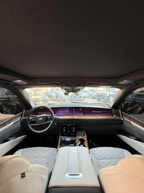 Cadillac Escalade 2025 Black Automatic Used for Sale in Cairo - 7