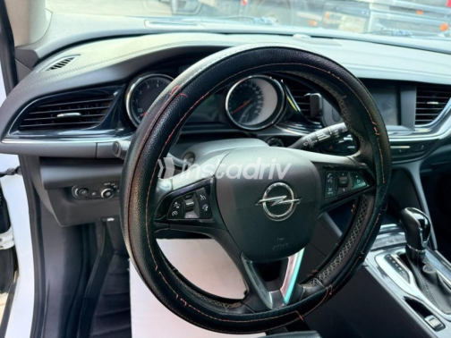 Opel Insignia 2018 White Automatic Used for Sale in 6 October - 7