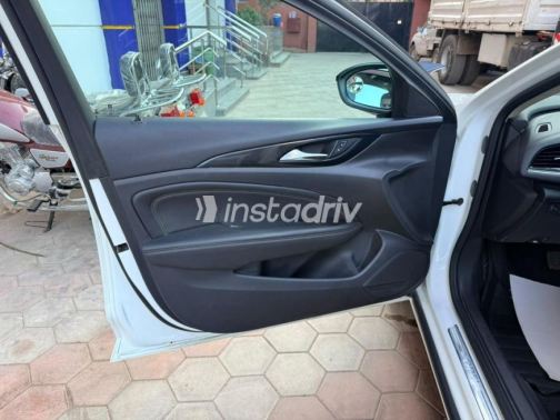 Opel Insignia 2018 White Automatic Used for Sale in 6 October - 9