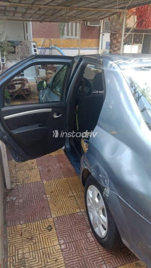 Renault Logan 2011 Blue Manual Used for Sale in Cairo - 7