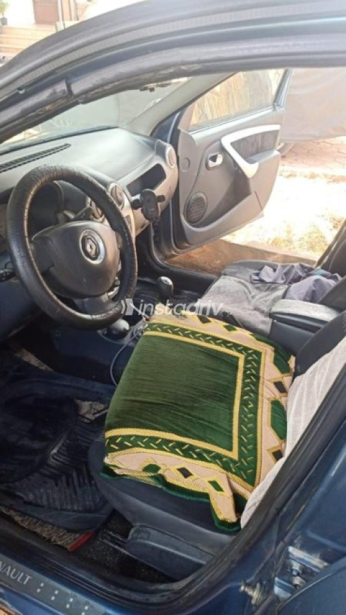 Renault Logan 2011 Blue Manual Used for Sale in Cairo - 9