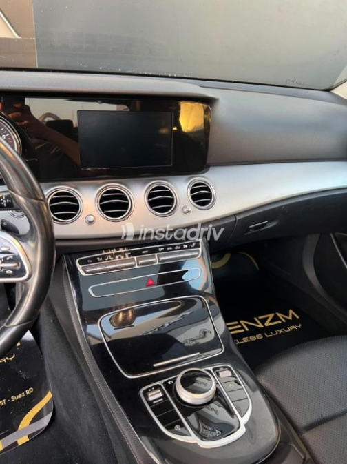 Mercedes E 200 2019 Black Automatic Used for Sale in Cairo - 5
