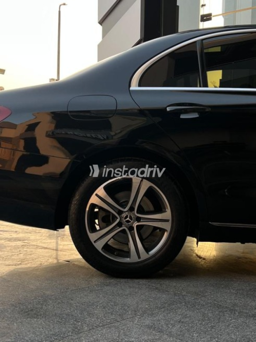 Mercedes E 200 2019 Black Automatic Used for Sale in Cairo - 7