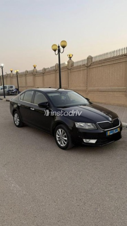 سكودا اوكتافيا 2015 أسود أوتوماتيك مستعملة للبيع في القاهرة - 1