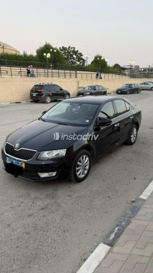 سكودا اوكتافيا 2015 أسود أوتوماتيك مستعملة للبيع في القاهرة - 2