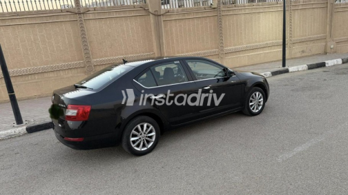 سكودا اوكتافيا 2015 أسود أوتوماتيك مستعملة للبيع في القاهرة - 5