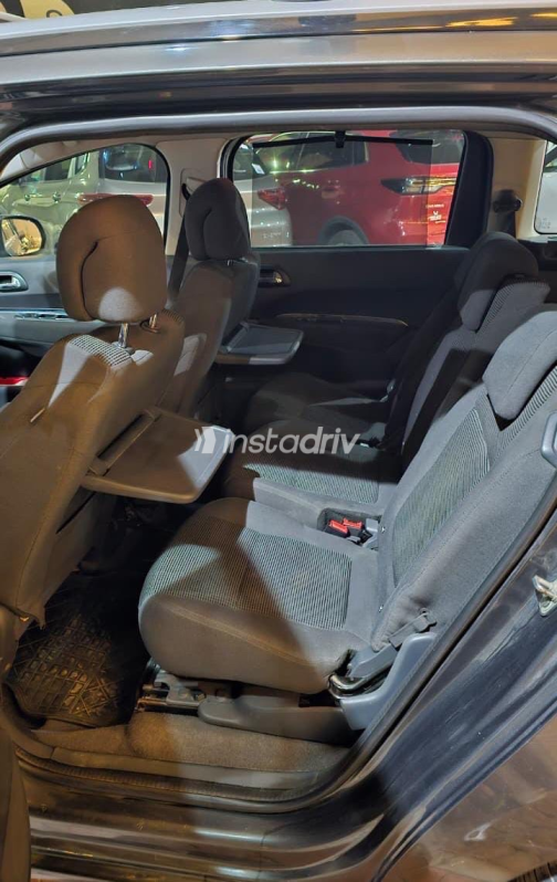 Peugeot 5008 2017 Gray Automatic Used for Sale in Greater Cairo ( Cairo + Giza) - 3