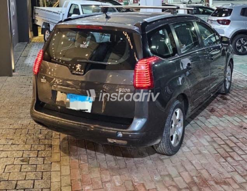 Peugeot 5008 2017 Gray Automatic Used for Sale in Greater Cairo ( Cairo + Giza) - 6