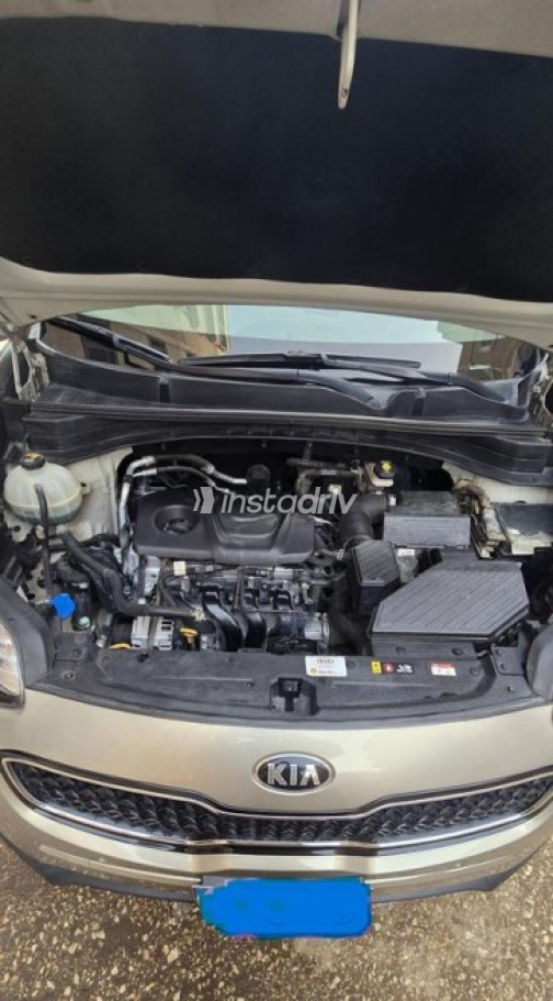 Kia Sportage 2017 Gold Automatic Used for Sale in Asyut - 2